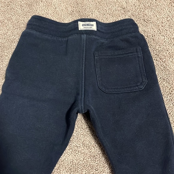 🎊 2/$20  Toddler boy OshKosh Joggers 🎊 - Picture 5 of 5